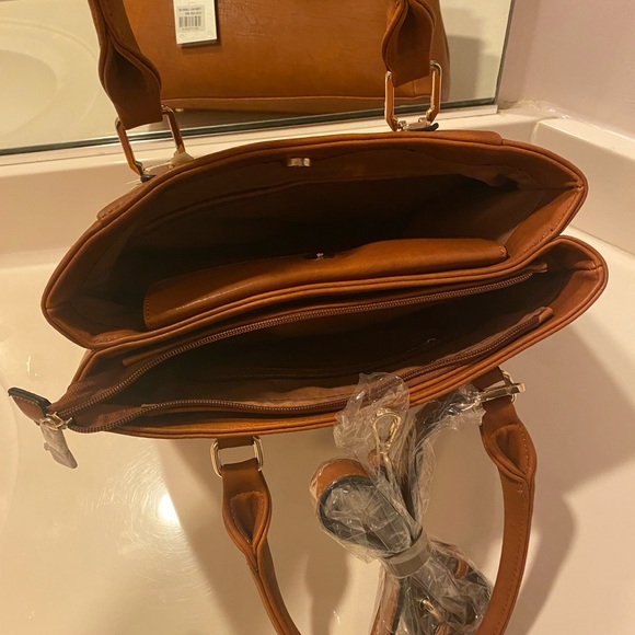 NWT Vegan leather handbag and matching wallet - Picture 10 of 14